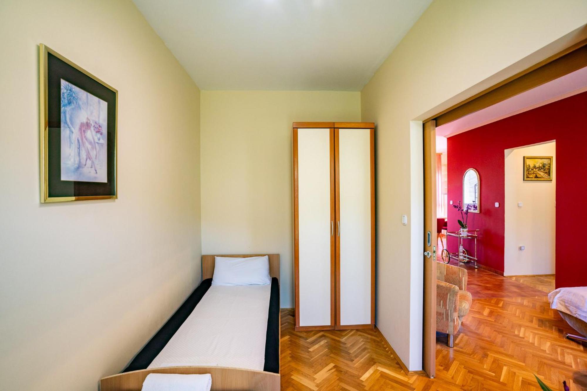 Rab Centar Due Apartment Palit Bagian luar foto